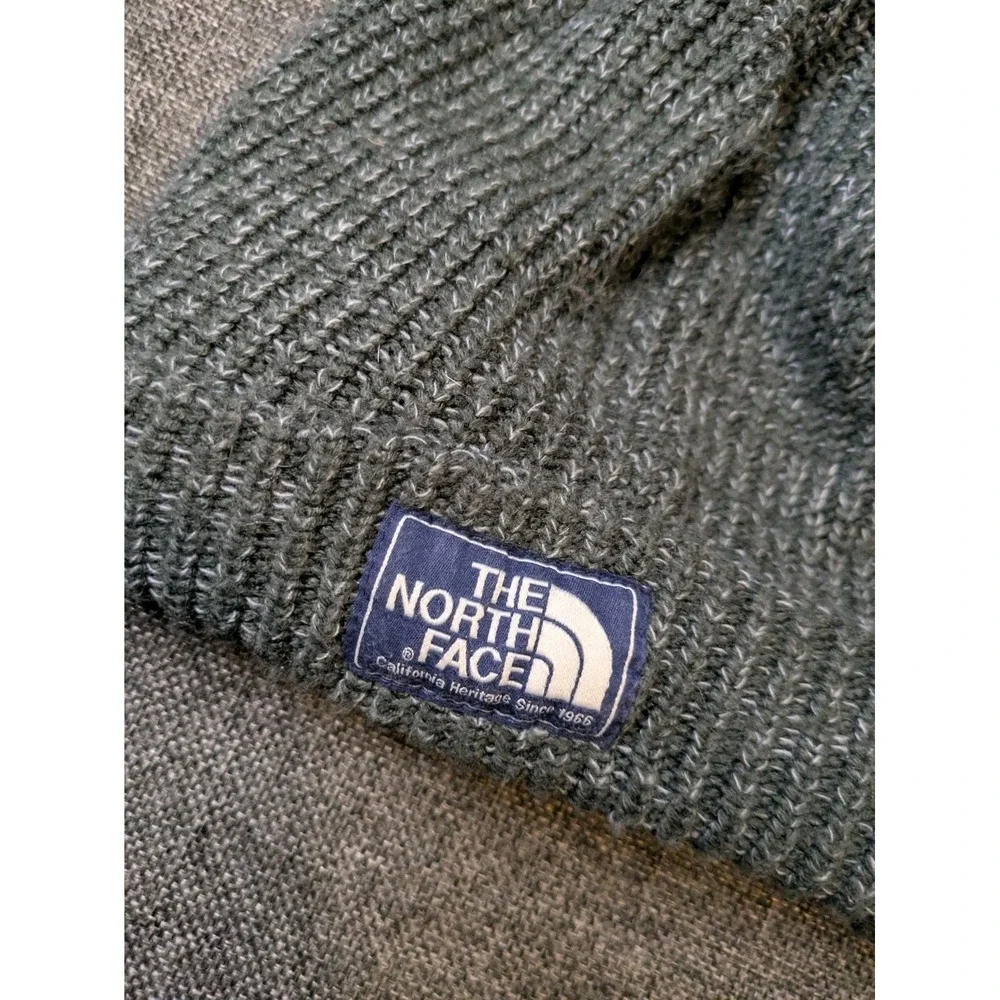 The North Face Unisex Adult Knit Beanie Hat Gray Winter Hiking Outdoors Logo